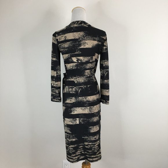 BCBGMAXAZRIA Black Combo ALBERTO Printed Stretch Midi Wrap Dress - Picture 11 of 11
